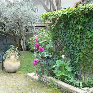Les Alyscamps Apartment
