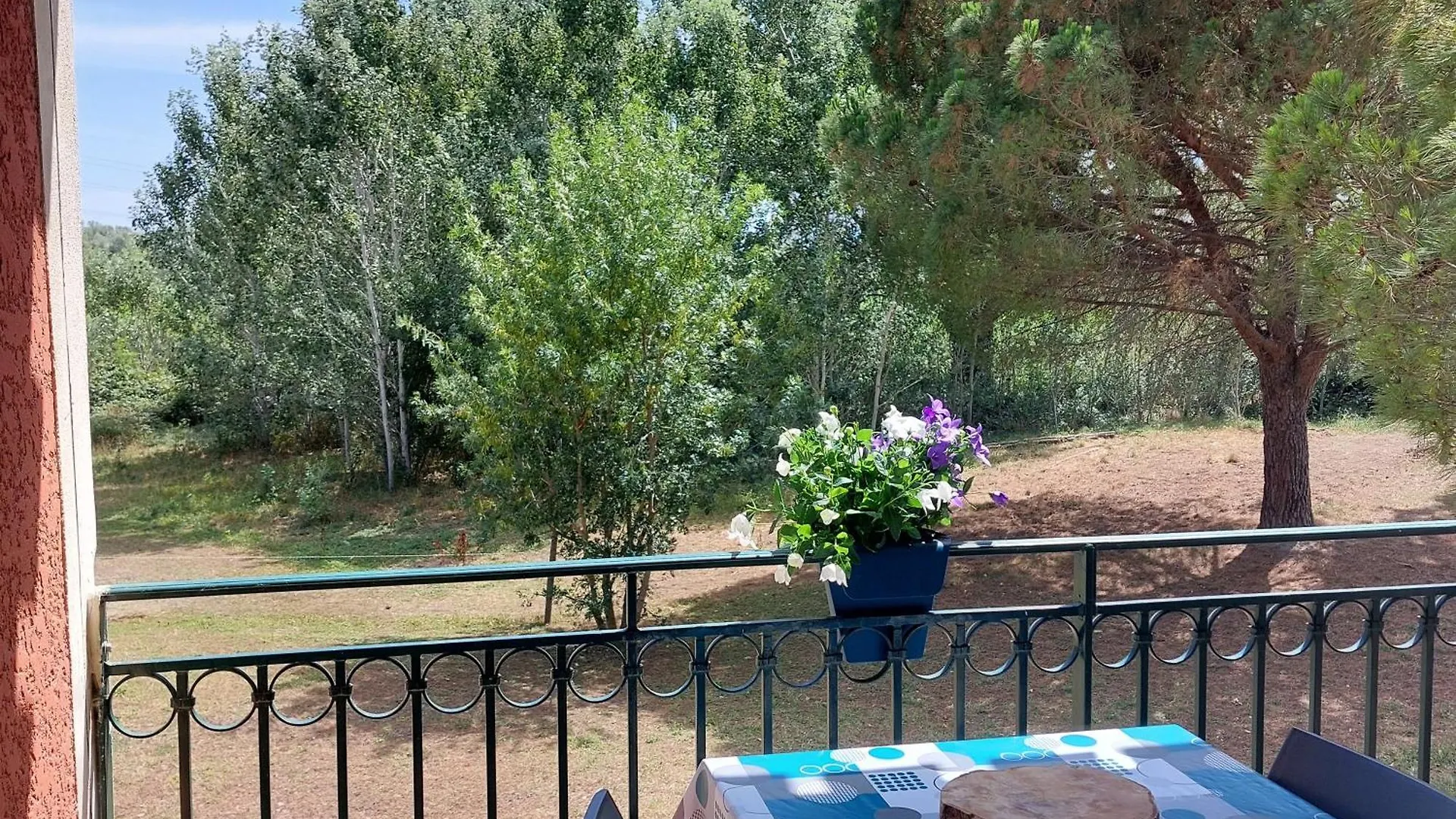 Appartement Aux Abords Du Lac à Arles France