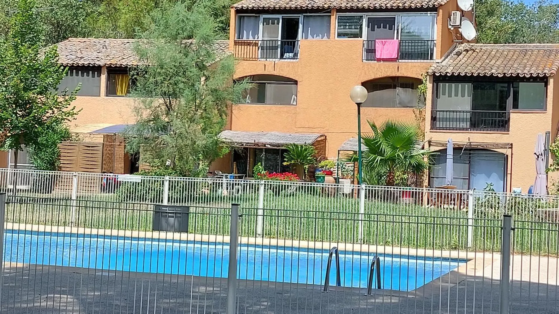 Appartement Aux Abords Du Lac à Arles